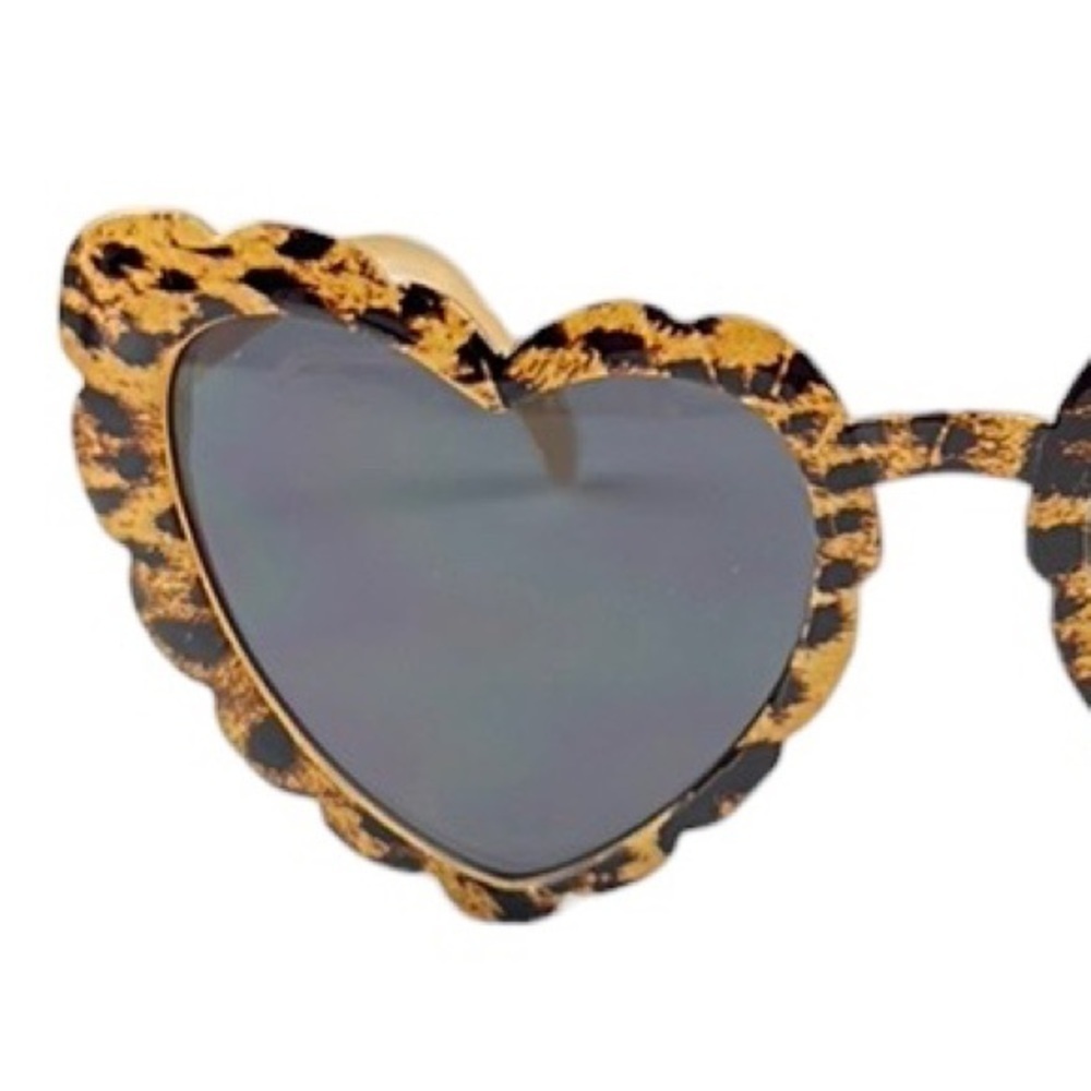 Betsey Johnson - ‘Leopard Hearts’ Sunglasses. NWT Firm! - Picture 2 of 4